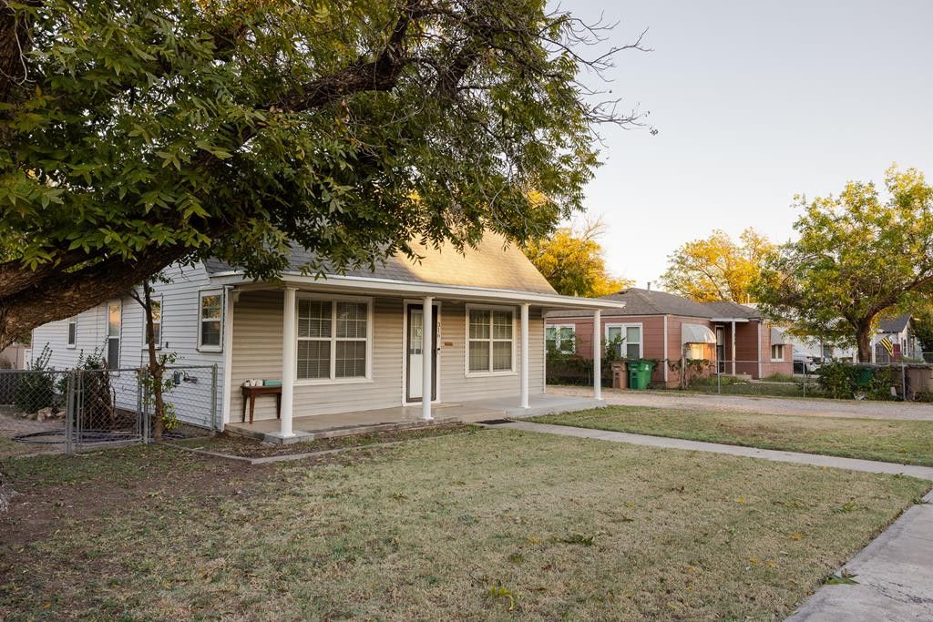 Image 4 of property listing at 316 N Van Buren Street, San Angelo, TX 76901