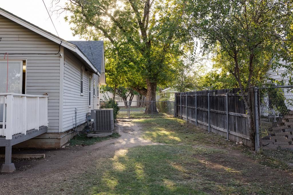 Image 40 of property listing at 316 N Van Buren Street, San Angelo, TX 76901