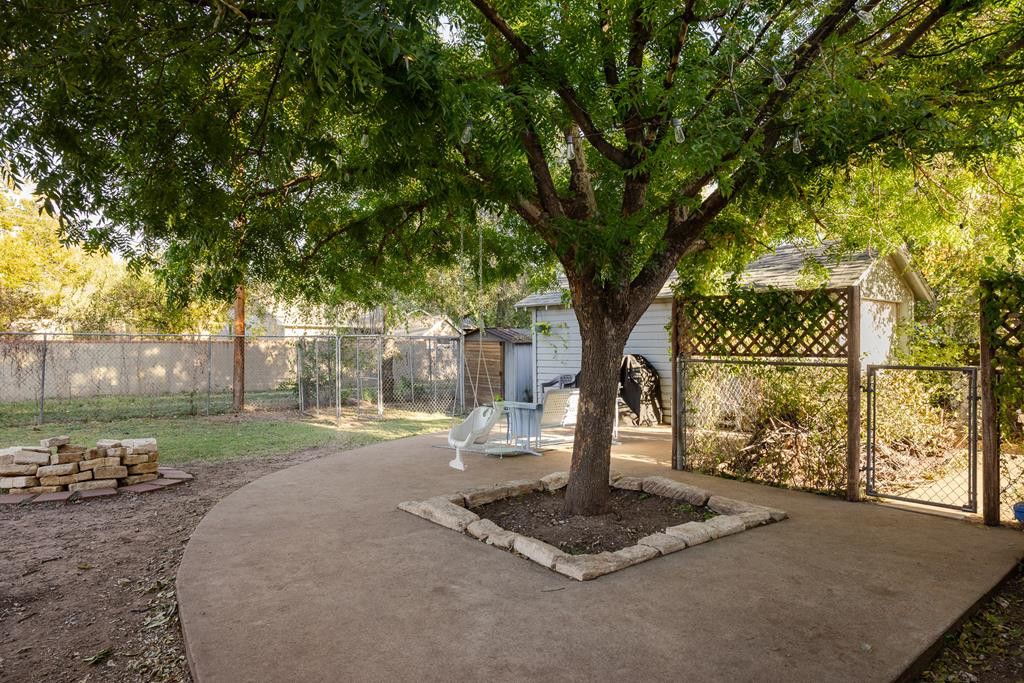 Image 43 of property listing at 316 N Van Buren Street, San Angelo, TX 76901
