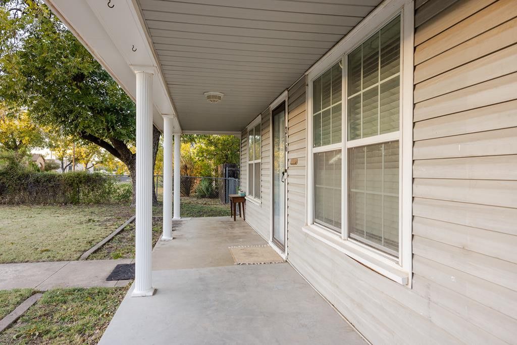 Image 5 of property listing at 316 N Van Buren Street, San Angelo, TX 76901