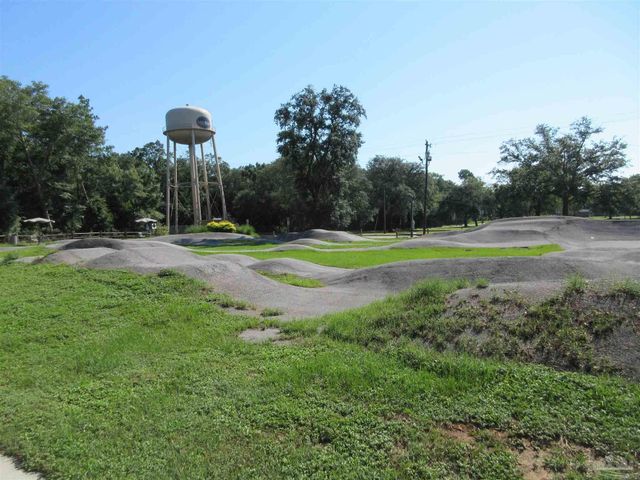 6816 Fast Gun Ln, Milton, FL 32570