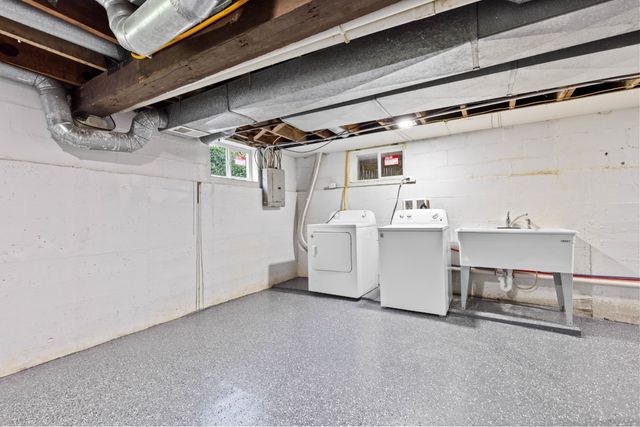 7330 Olde Creek Road, Rockford, IL 61114