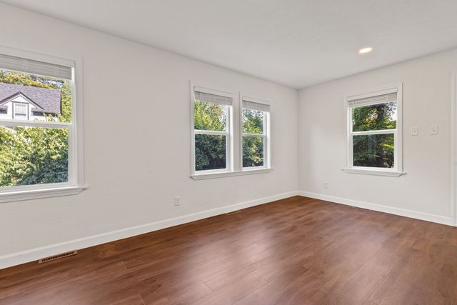 7330 Olde Creek Road, Rockford, IL 61114