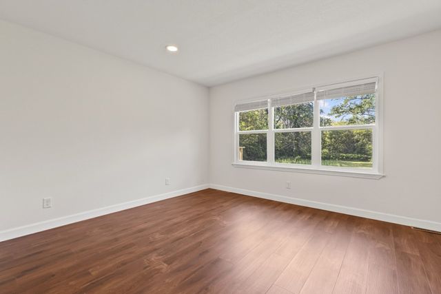 7330 Olde Creek Road, Rockford, IL 61114