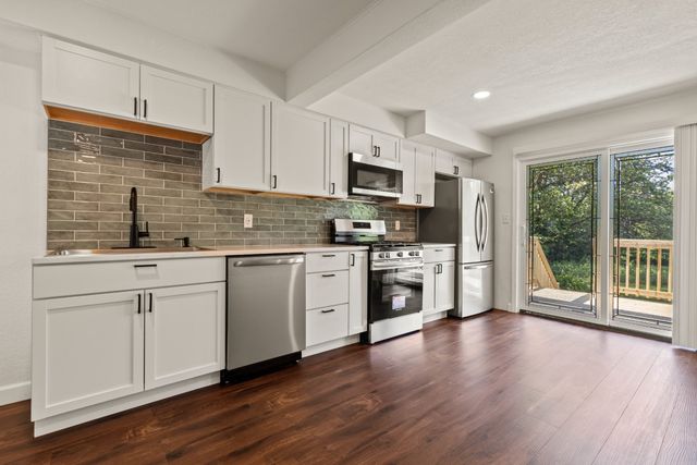 7330 Olde Creek Road, Rockford, IL 61114