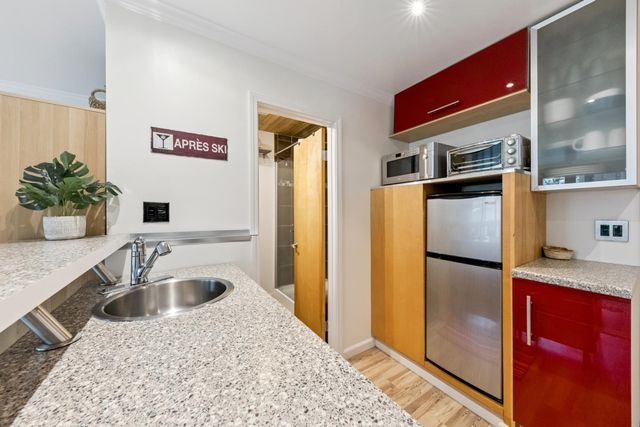 11589 Snowpeak Way Unit 105, Truckee, CA 96161