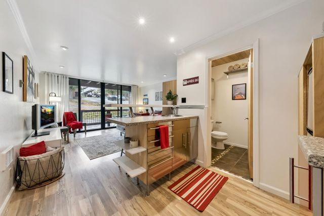 11589 Snowpeak Way Unit 105, Truckee, CA 96161