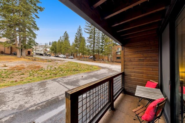 11589 Snowpeak Way Unit 105, Truckee, CA 96161