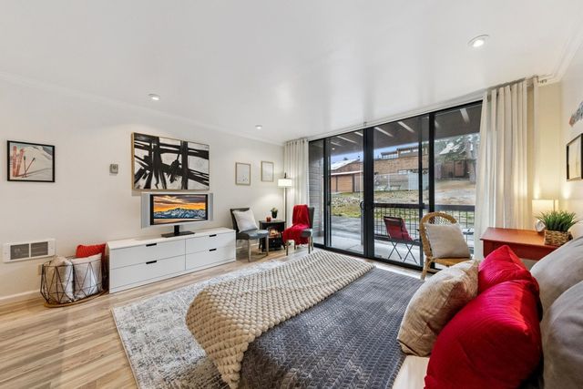 11589 Snowpeak Way Unit 105, Truckee, CA 96161