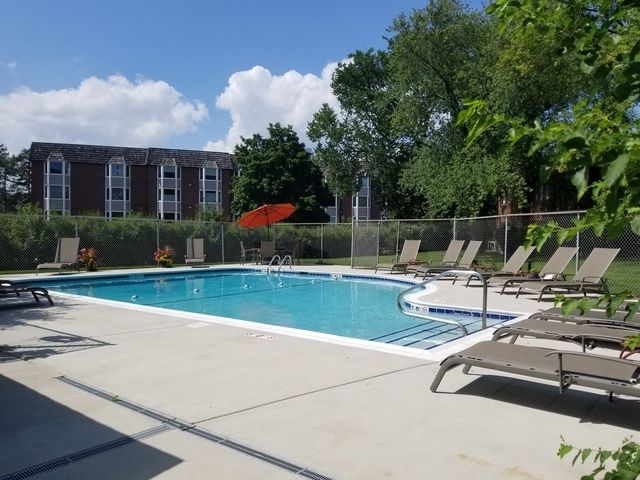 414 S Dee Road, Park Ridge, IL 60068