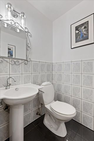 414 S Dee Road, Park Ridge, IL 60068