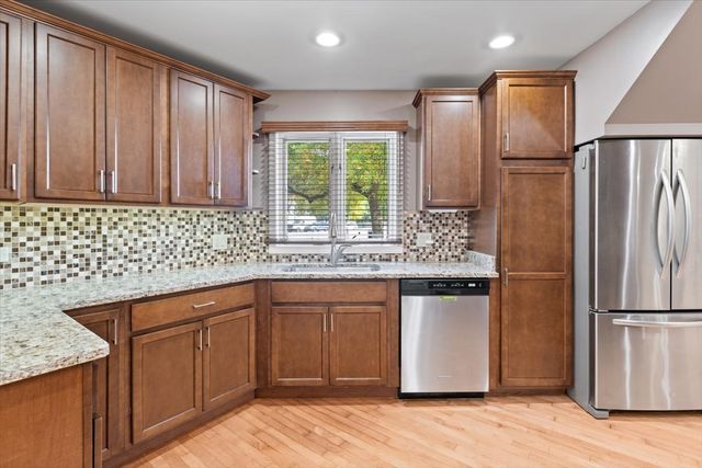 414 S Dee Road, Park Ridge, IL 60068