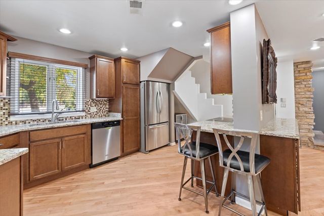 414 S Dee Road, Park Ridge, IL 60068