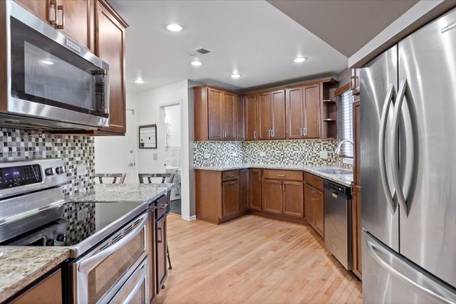 414 S Dee Road, Park Ridge, IL 60068