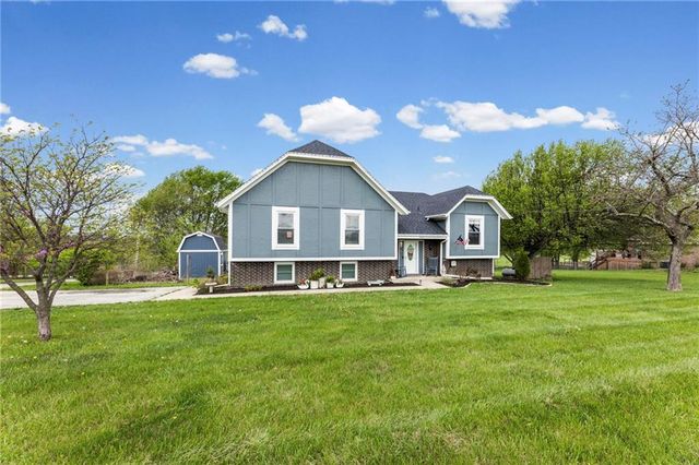 19817 S Clare Road, Spring Hill, KS 66083