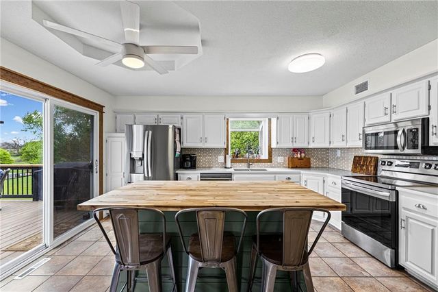 19817 S Clare Road, Spring Hill, KS 66083