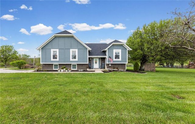 19817 S Clare Road, Spring Hill, KS 66083