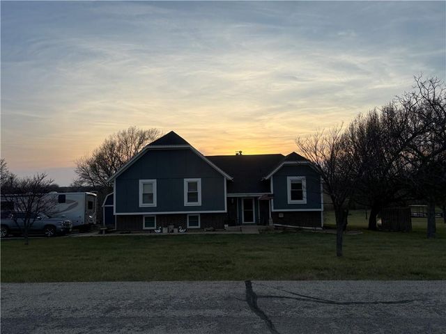19817 S Clare Road, Spring Hill, KS 66083