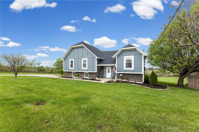 19817 S Clare Road, Spring Hill, KS 66083
