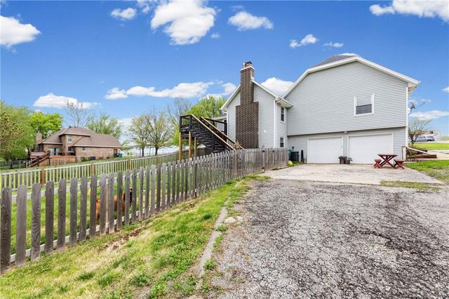 19817 S Clare Road, Spring Hill, KS 66083