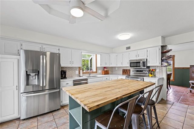 19817 S Clare Road, Spring Hill, KS 66083