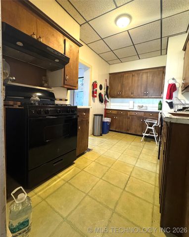 1322 W Easton Place, Tulsa, OK 74127