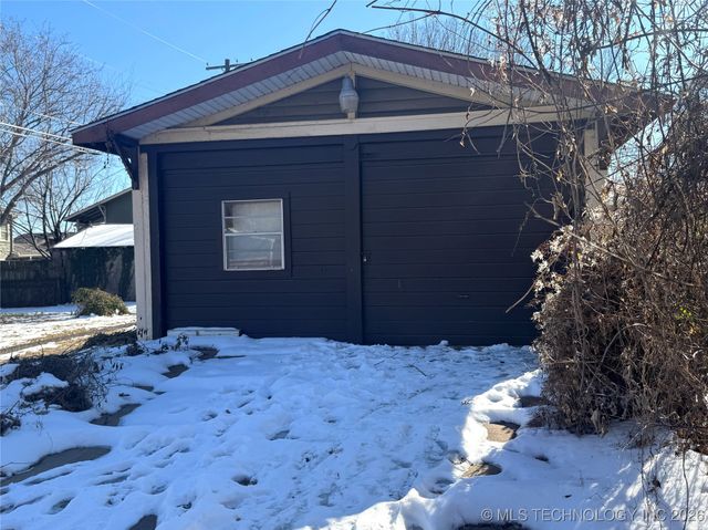 1322 W Easton Place, Tulsa, OK 74127