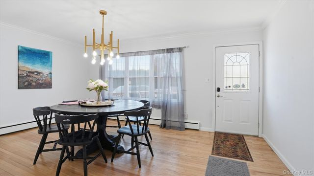 44 Oak Street, Westhampton Beach, NY 11978