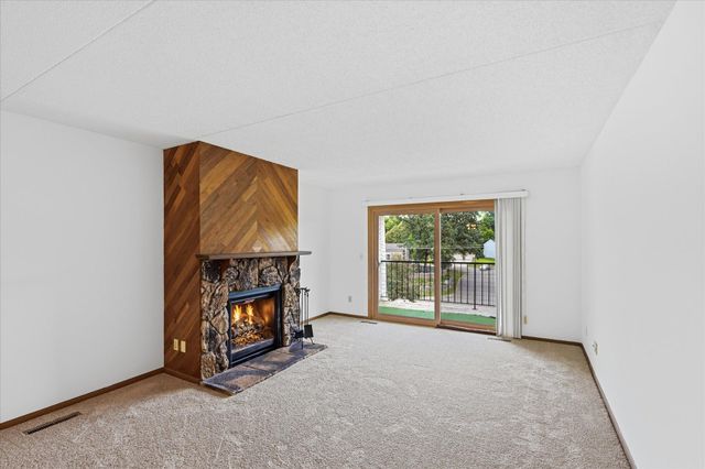 2455 Londin Lane E 417, Maplewood, MN 55119