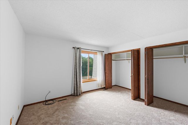 2455 Londin Lane E 417, Maplewood, MN 55119