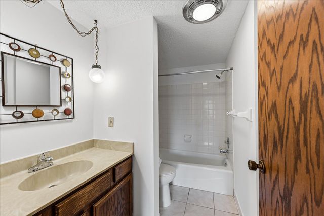 2455 Londin Lane E 417, Maplewood, MN 55119