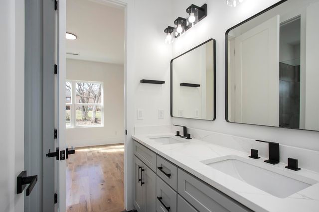 915A 33rd Ave, N, Nashville, TN 37209