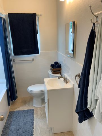 215 S 4th Street, Jacksboro, TX 76458