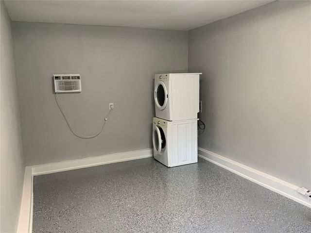 215 S 4th Street, Jacksboro, TX 76458