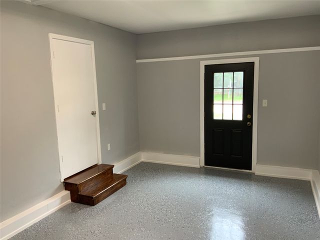 215 S 4th Street, Jacksboro, TX 76458