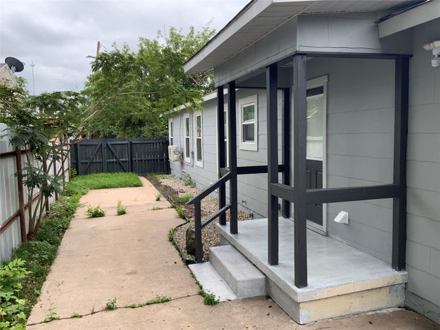 215 S 4th Street, Jacksboro, TX 76458