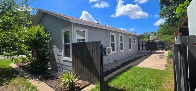 215 S 4th Street, Jacksboro, TX 76458