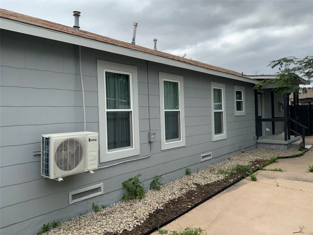 215 S 4th Street, Jacksboro, TX 76458