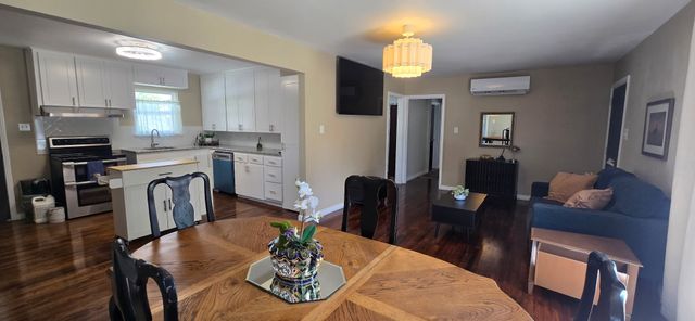 215 S 4th Street, Jacksboro, TX 76458