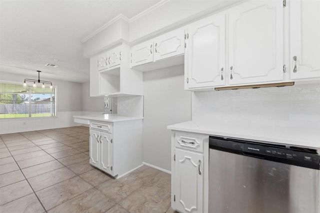 2011 Louise Street, Sulphur, LA 70663