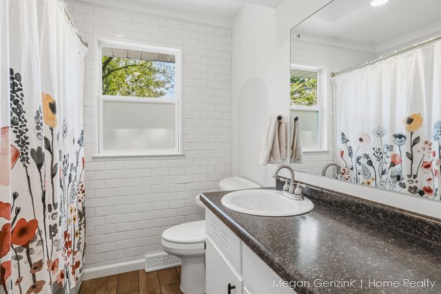 269 Cambridge Avenue, Holland City, MI 49423