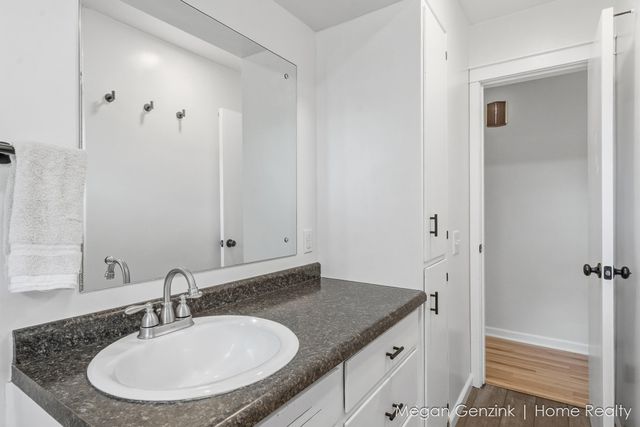 269 Cambridge Avenue, Holland City, MI 49423