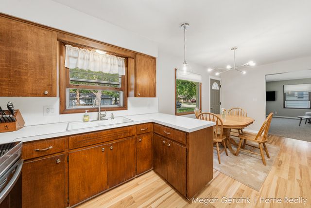 269 Cambridge Avenue, Holland City, MI 49423
