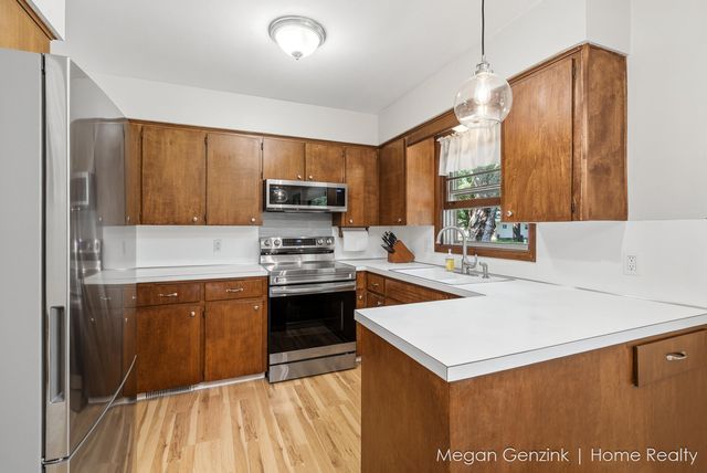 269 Cambridge Avenue, Holland City, MI 49423