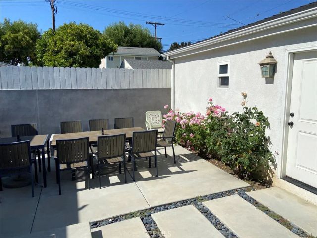 4470 Stansbury Avenue, Sherman Oaks, CA 91423