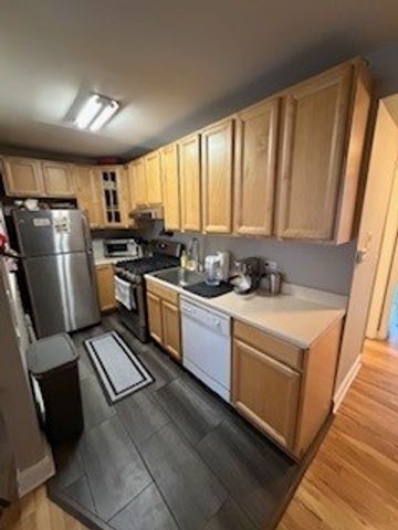 805 W Oakdale Avenue 2B, Chicago, IL 60657