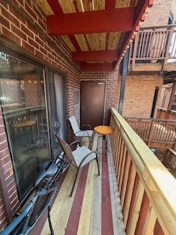 805 W Oakdale Avenue 2B, Chicago, IL 60657