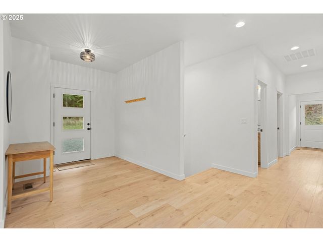 253 S GOBLE CREEK Rd, Kelso, WA 98626