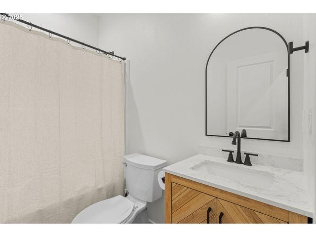 253 S GOBLE CREEK Rd, Kelso, WA 98626