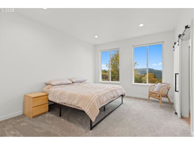 253 S GOBLE CREEK Rd, Kelso, WA 98626